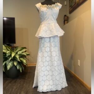 Elegant White Lace Skirt Set

G5 0226